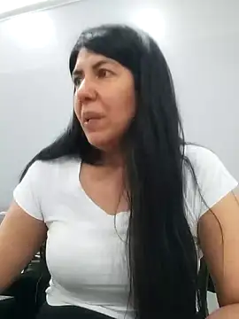 aisha latina online show from February 27, 2025, 7:47 pm