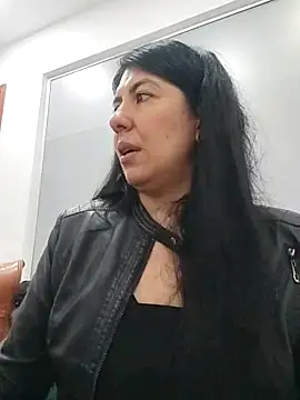 aisha latina online show from March 10, 2025, 2:48 pm