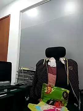 aisha latina online show from September 10, 2025, 3:01 pm