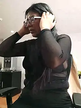 aisha latina online show from October 30, 2025, 3:57 pm