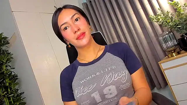 Snapshot of Jasmine_Elcock chatting on April 14, 2026, 2:01 pm Jasmine Elcock online show from April 14, 2026, 2:01 pm