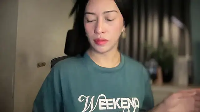 Snapshot of Jasmine_Elcock chatting on April 16, 2026, 2:40 pm Jasmine Elcock online show from April 16, 2026, 2:40 pm