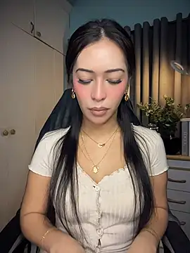 Snapshot of Jasmine_Elcock chatting on May 5, 2026, 7:44 pm Jasmine Elcock online show from May 5, 2026, 7:44 pm