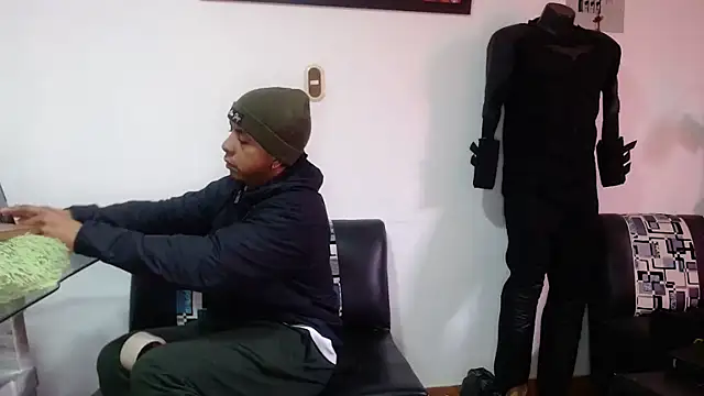 Black hot266 online show from December 18, 2025, 2:12 pm