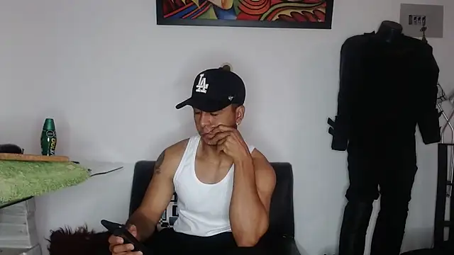 Snapshot of Black_hot266 chatting on April 11, 2026, 2:32 pm Black hot266 online show from April 11, 2026, 2:32 pm