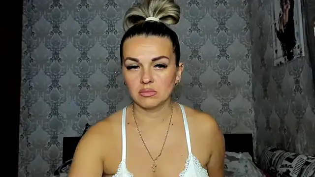 NicoletMoore online show from September 25, 2025, 7:28 pm