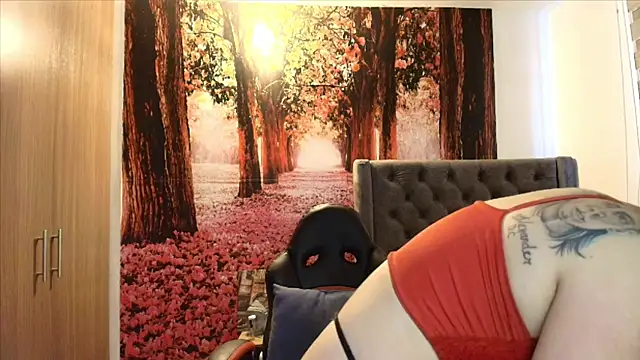 Snapshot of sofia23dirty chatting on November 19, 2025, 6:19 pm sofia23dirty online show from November 19, 2025, 6:19 pm