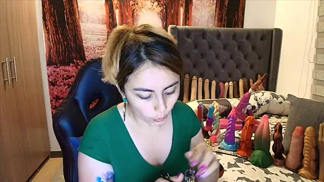 Snapshot of sofia23dirty chatting on December 1, 2025, 10:20 am sofia23dirty online show from December 1, 2025, 10:20 am