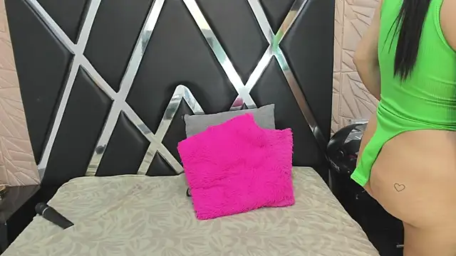 Snapshot of MiaCelestte chatting on January 2, 2025, 8:02 pm MiaCelestte online show from January 2, 2025, 8:02 pm