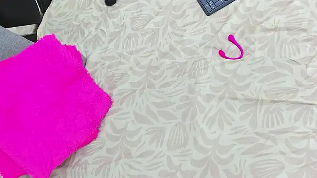 Snapshot of MiaCelestte chatting on February 2, 2025, 12:24 pm MiaCelestte online show from February 2, 2025, 12:24 pm