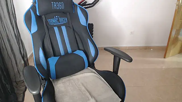 LARACRUZ30 online show from February 15, 2026, 7:38 am