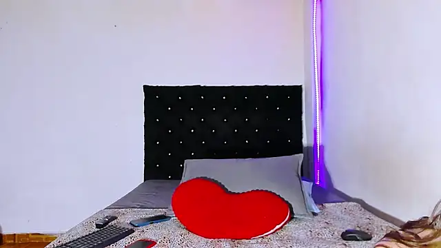 valen colombian69 online show from April 19, 2026, 7:40 am