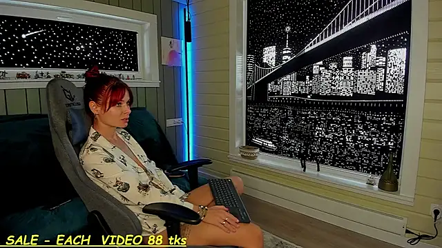 Snapshot of SandyChris chatting on March 7, 2025, 8:56 am SandyChris online show from March 7, 2025, 8:56 am