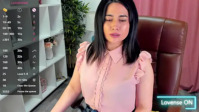 EmaBrownie online show from April 30, 2026, 4:57 pm
