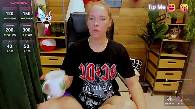 Snapshot of _fiona_Love chatting on October 3, 2025, 8:39 pm  fiona Love online show from October 3, 2025, 8:39 pm