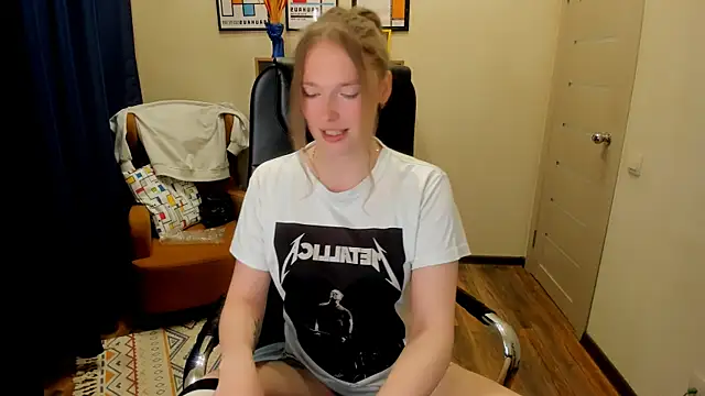  fiona Love online show from April 28, 2026, 7:41 pm