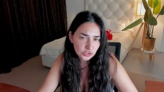 CeceliaJohnson online show from July 7, 2026, 7:23 am
