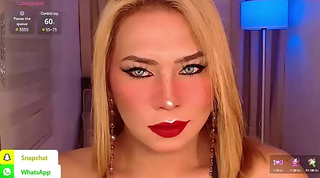 Snapshot of QUEEN_GIAMOORE69 chatting on December 12, 2024, 9:58 pm QUEEN GIAMOORE69 online show from December 12, 2024, 9:58 pm