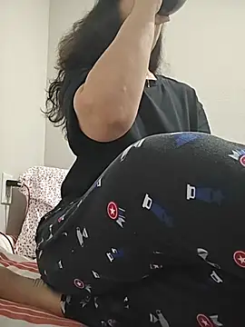 Susannemilf online show from November 23, 2025, 4:07 pm