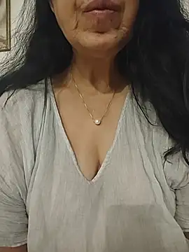 Susannemilf online show from May 8, 2026, 6:19 am
