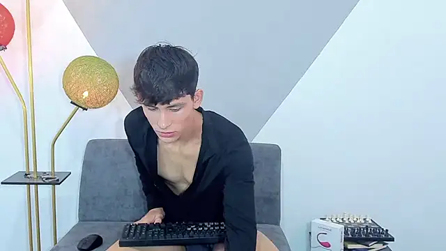 logan thomas online show from December 6, 2024, 8:05 am