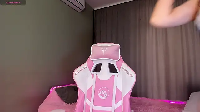 JenniferQueen11 online show from October 2, 2025, 7:59 am