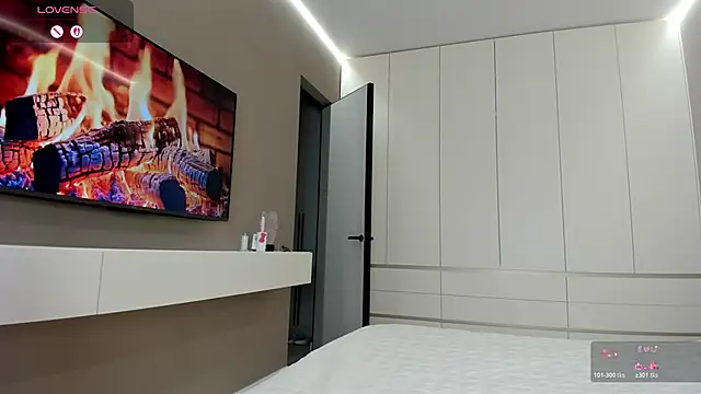 JenniferQueen11 online show from April 12, 2026, 9:25 am