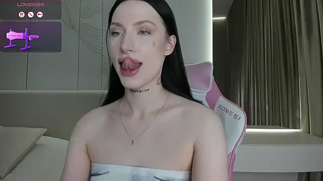 Snapshot of JenniferQueen11 chatting on July 10, 2026, 6:21 pm JenniferQueen11 online show from July 10, 2026, 6:21 pm