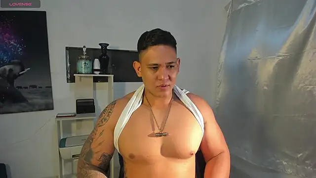 Snapshot of Colton_Massif chatting on December 5, 2024, 6:21 am Colton Massif online show from December 5, 2024, 6:21 am