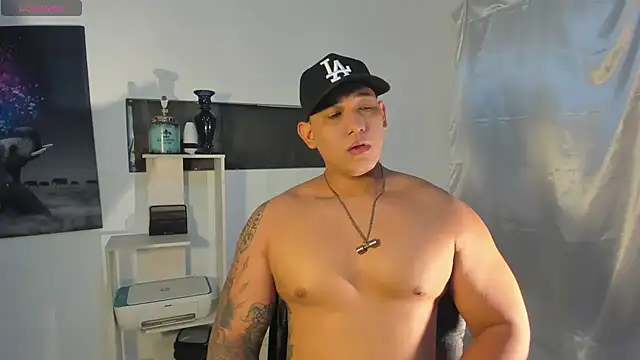 Snapshot of Colton_Massif chatting on December 6, 2024, 6:37 am Colton Massif online show from December 6, 2024, 6:37 am