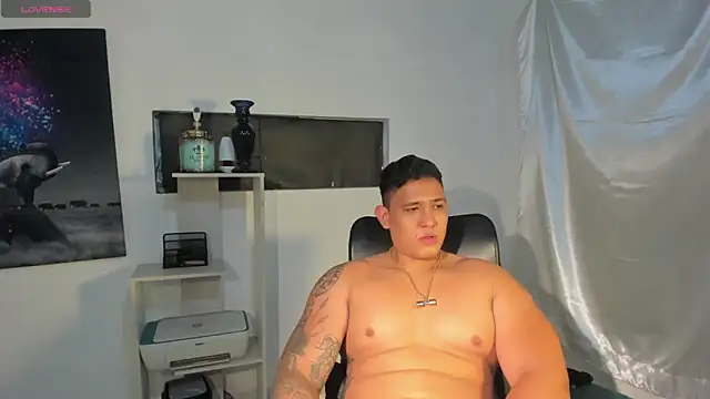 Snapshot of Colton_Massif chatting on December 10, 2024, 11:00 am Colton Massif online show from December 10, 2024, 11:00 am