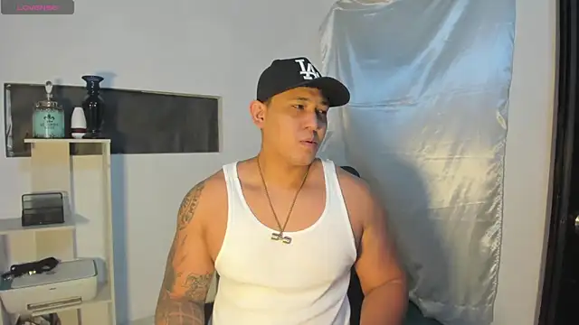 Snapshot of Colton_Massif chatting on December 21, 2024, 3:36 am Colton Massif online show from December 21, 2024, 3:36 am