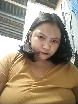 Snapshot of milkytitsmom4u chatting on November 7, 2025, 5:02 pm milkytitsmom4u online show from November 7, 2025, 5:02 pm