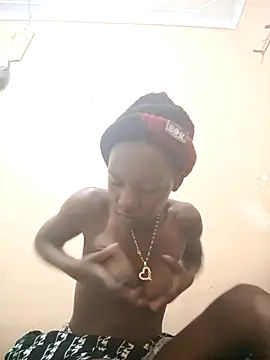 Snapshot of Petite_li chatting on November 21, 2025, 4:27 pm Petite li online show from November 21, 2025, 4:27 pm