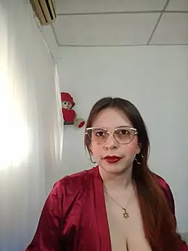 lorenitabella online show from May 27, 2026, 9:12 pm