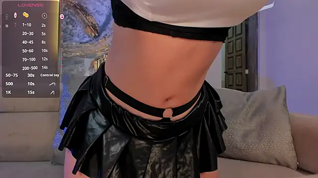 Snapshot of MadelineFox chatting on February 9, 2025, 8:11 am MadelineFox online show from February 9, 2025, 8:11 am