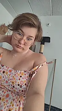 HunnyyLove online show from February 7, 2026, 2:21 pm