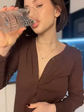 Camilla Railian online show from January 4, 2025, 1:31 pm