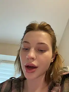 Snapshot of Camilla_Railian chatting on April 4, 2026, 5:54 pm Camilla Railian online show from April 4, 2026, 5:54 pm