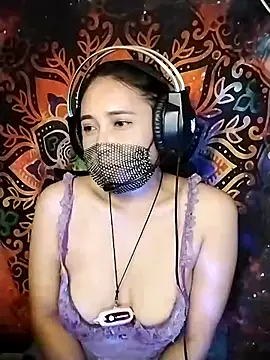  Shimmerlyn  online show from March 11, 2025, 7:47 pm