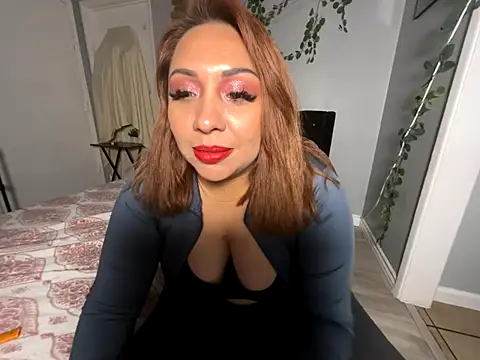 Snapshot of linalooove chatting on October 19, 2025, 4:13 am linalooove online show from October 19, 2025, 4:13 am