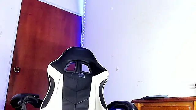 YeremiBrowm online show from February 7, 2025, 8:20 pm