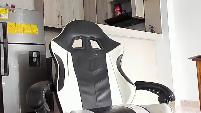 Snapshot of YeremiBrowm chatting on February 24, 2026, 4:27 pm YeremiBrowm online show from February 24, 2026, 4:27 pm