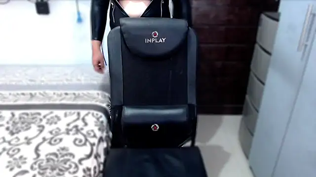 Snapshot of xSUCKTHYWOMANx chatting on September 10, 2025, 5:57 pm xSUCKTHYWOMANx online show from September 10, 2025, 5:57 pm