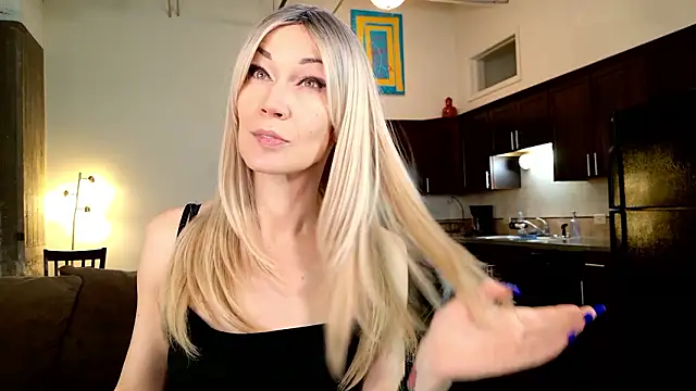 EveEnigma online show from December 5, 2024, 1:17 pm