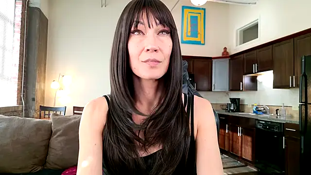 EveEnigma online show from December 18, 2024, 5:42 pm