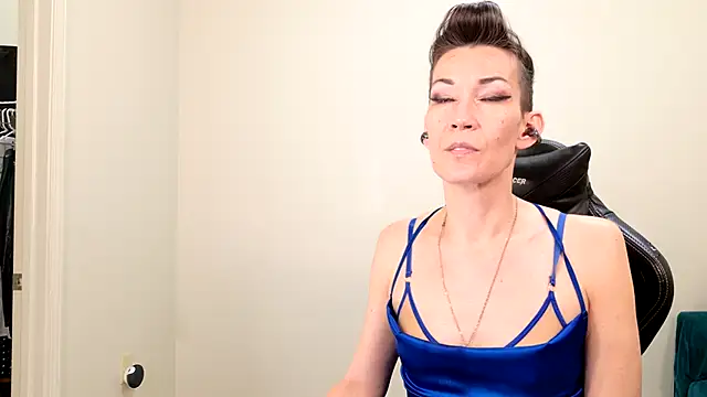 EveEnigma online show from February 6, 2025, 6:02 pm