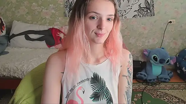 Snapshot of Cutie_Adelia chatting on September 21, 2025, 9:33 am Cutie Adelia online show from September 21, 2025, 9:33 am