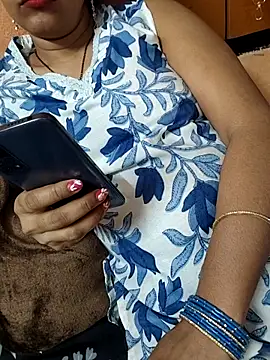 Snapshot of Diya_143 chatting on March 28, 2026, 2:33 am Diya 143 online show from March 28, 2026, 2:33 am