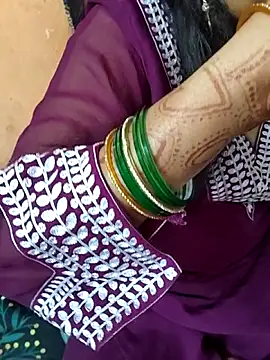 Snapshot of Diya_143 chatting on April 1, 2026, 5:08 am Diya 143 online show from April 1, 2026, 5:08 am